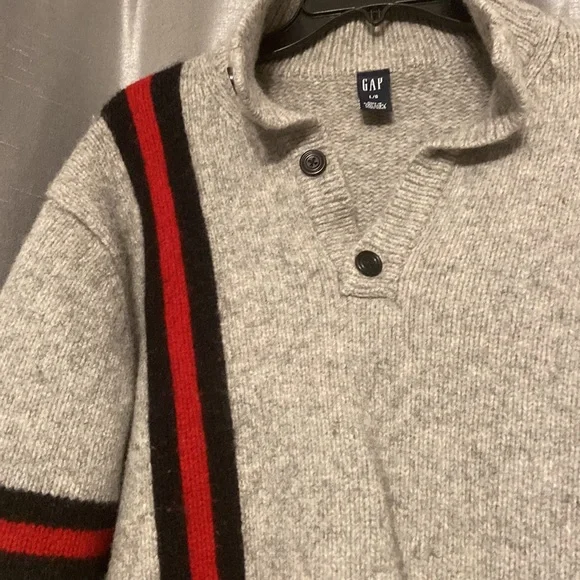 Men’s Gap sweater - Picture 3 of 5